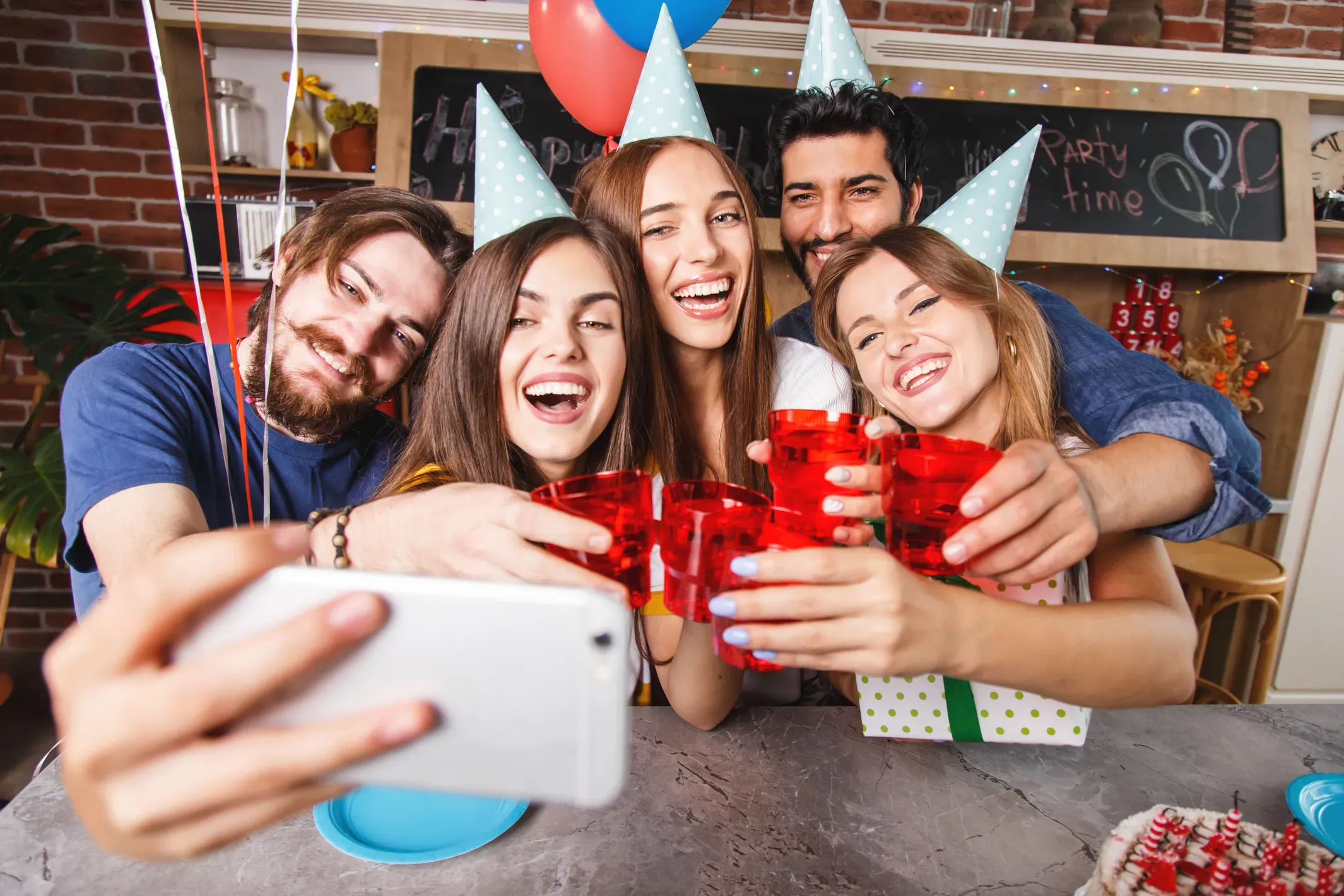 Ein weiteres Jahr voller Glück und Lachen. Happy Birthday, Cheers!